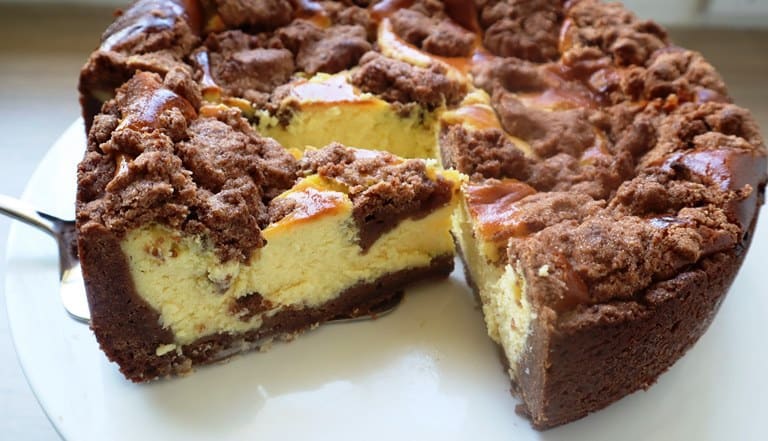baked cheesecake with chocolate crumbles
